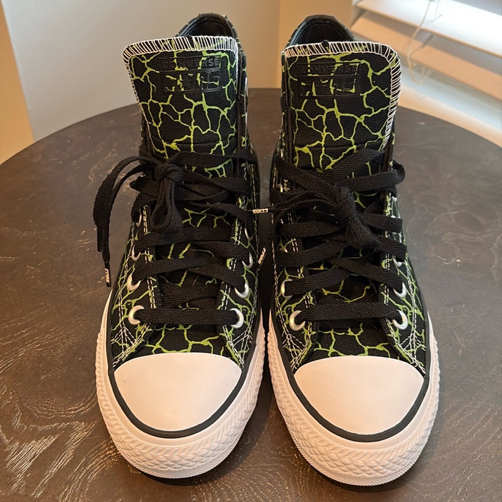 Size 9 - Converse - Cracked Green Pattern